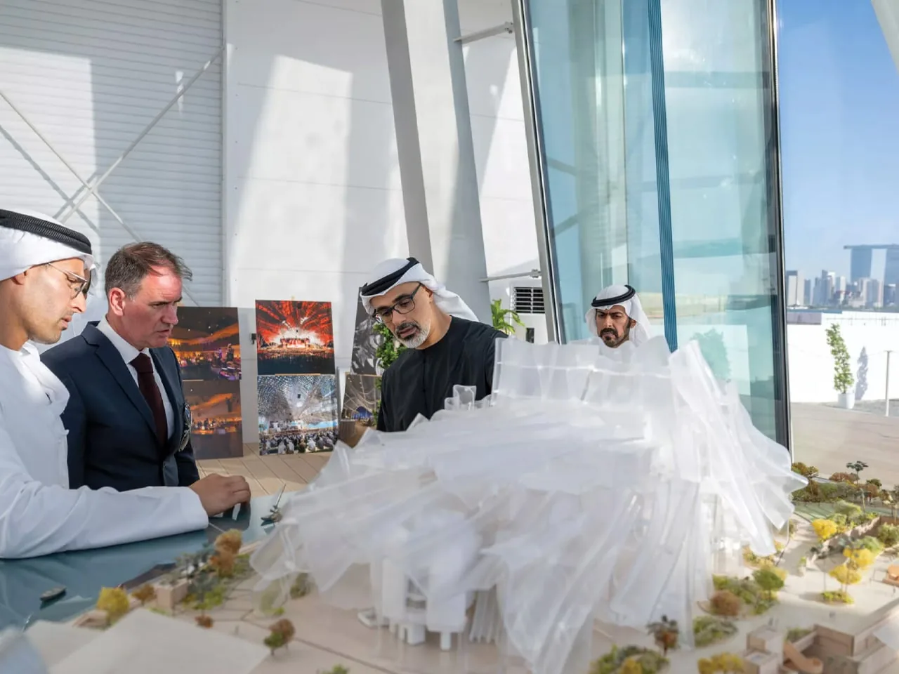 Gehry’nin Abu Dabi’ye Vedası: Müzik Gibi Kıvrılan Son Yapı