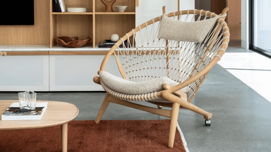Hans Wegner'ın PP130 Circle Chair'i: Tasarımın Zamansız Dairesi