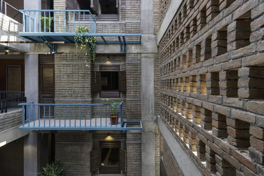 Hosteller ve Göçebe Hayatı: Paylaşımlı Mekanların Dönüştürücü Gücü