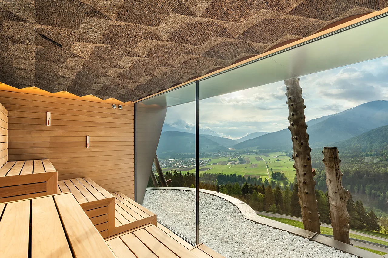 Hotel Hubertus: Manzaraya Açılan Spa Genişlemesi