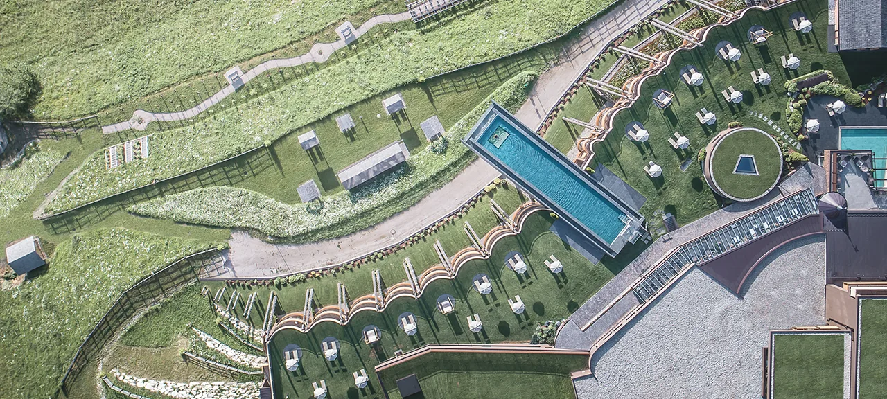 Hotel Hubertus: Manzaraya Açılan Spa Genişlemesi