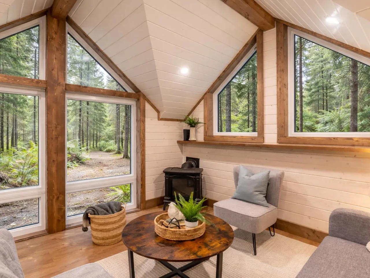 Kanada’dan 46 m²’lik Tiny House: Çamur Odası ve Küvetle Tasarım Manifestosu