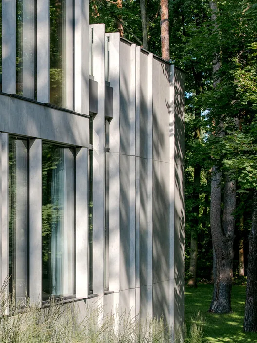 Doğayla Bütünleşen Minimalist Ev: BBB House