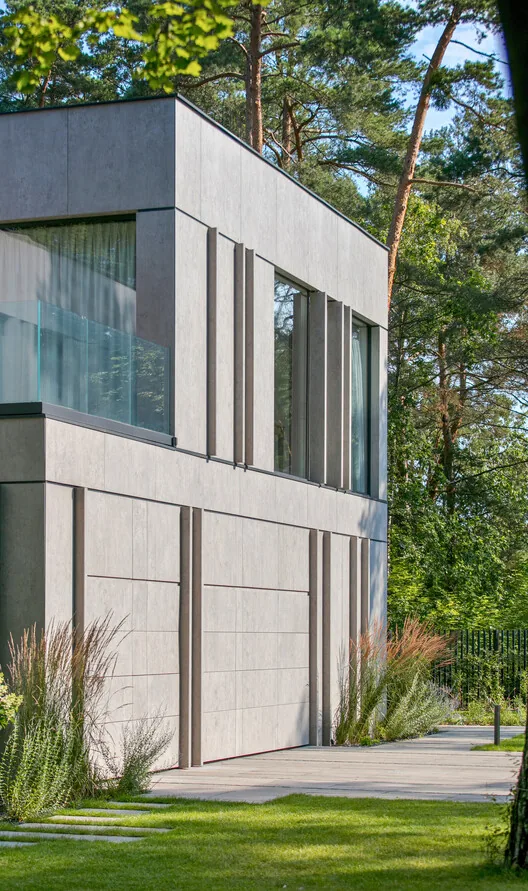 Doğayla Bütünleşen Minimalist Ev: BBB House