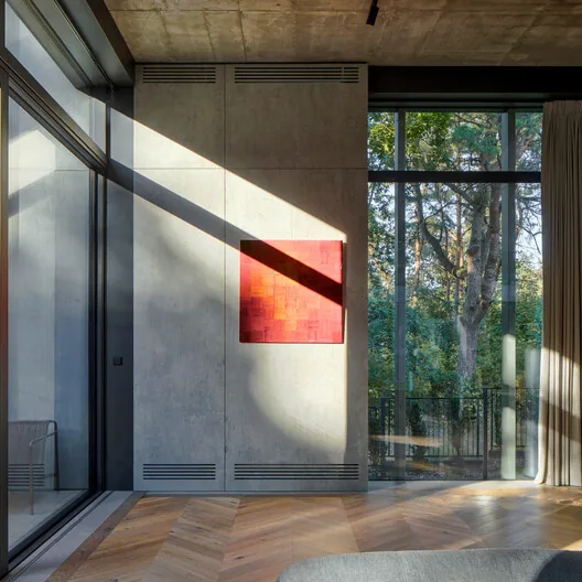 Doğayla Bütünleşen Minimalist Ev: BBB House