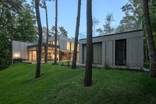 Doğayla Bütünleşen Minimalist Ev: BBB House