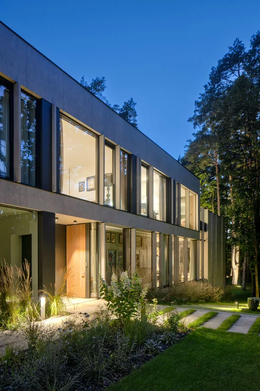 Doğayla Bütünleşen Minimalist Ev: BBB House