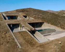 Kayalıklara Gömülü İnziva: MOLD Architects'ten PERMA