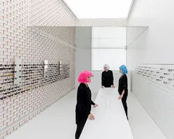 Kayalıklara Gömülü İnziva: MOLD Architects'ten PERMA