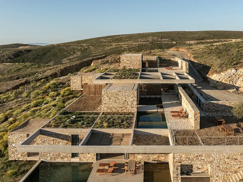 Kayalıklara Gömülü İnziva: MOLD Architects'ten PERMA