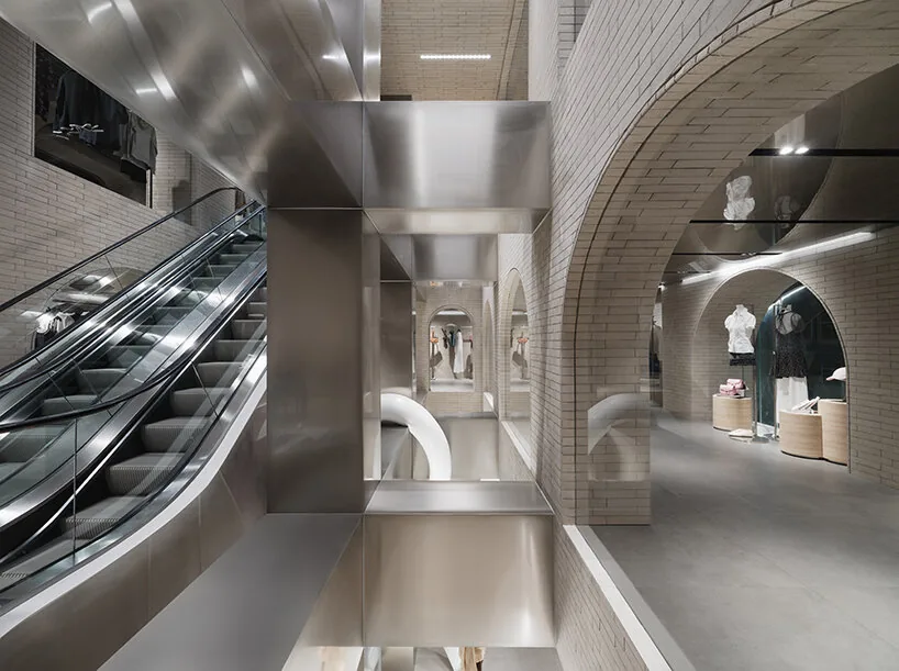 MVRDV, Pekin'de Renk Değiştiren Kiremit Cepheyle Marka ve Geleneği Buluşturuyor