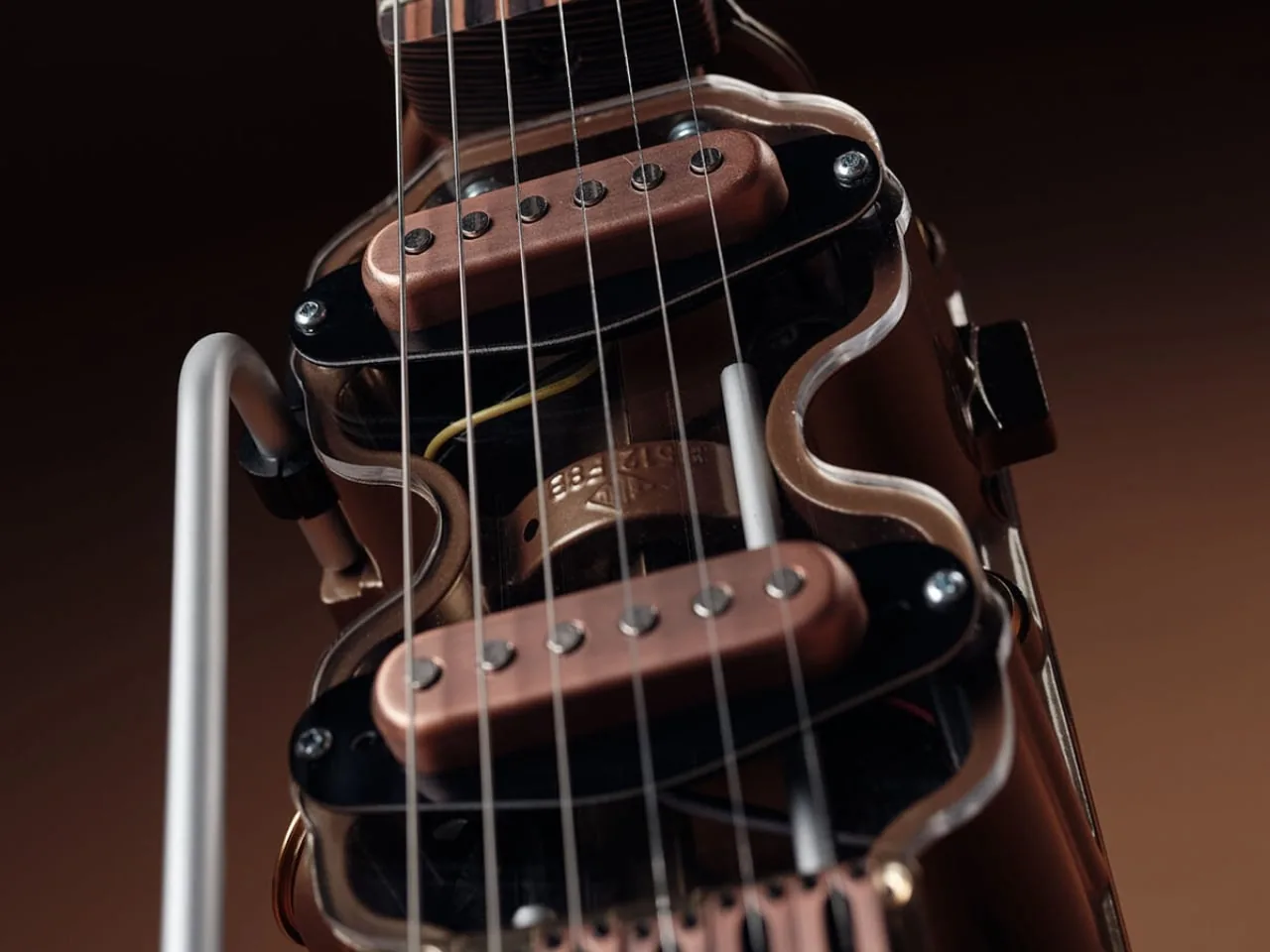 Ölü Motorlardan Doğan Gitarlar: Endüstriyel Tasarımın Ham Sesi