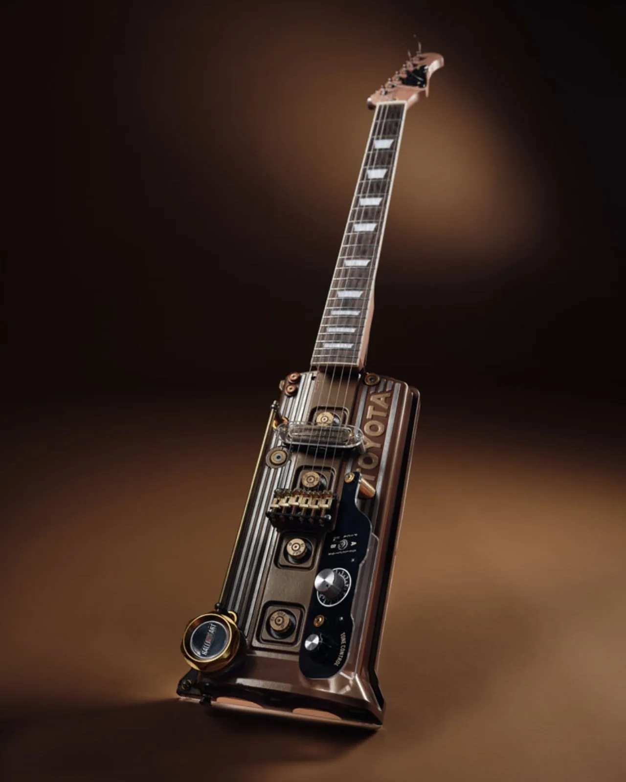 Ölü Motorlardan Doğan Gitarlar: Endüstriyel Tasarımın Sesi