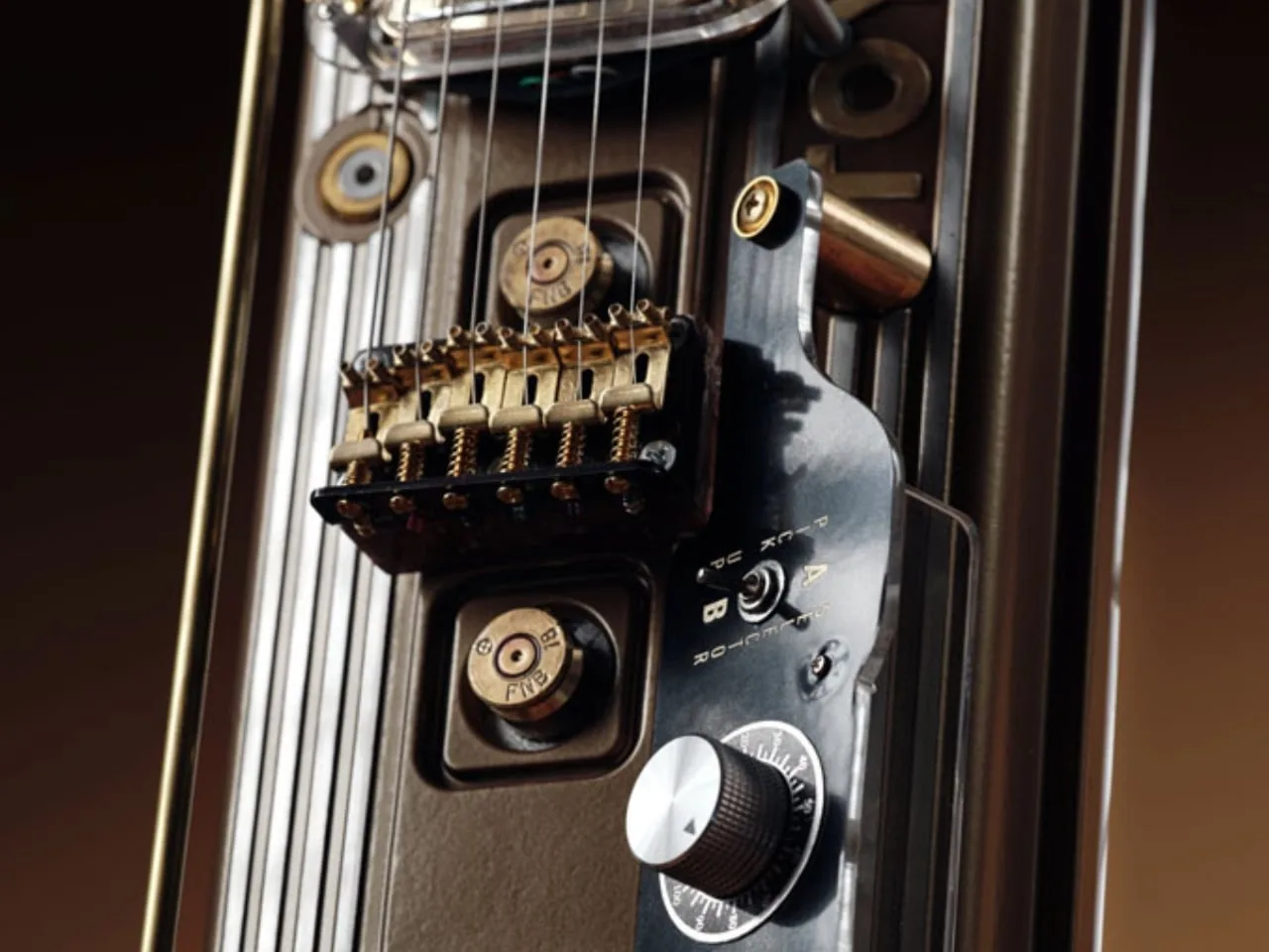 Ölü Motorlardan Doğan Gitarlar: Endüstriyel Tasarımın Ham Sesi