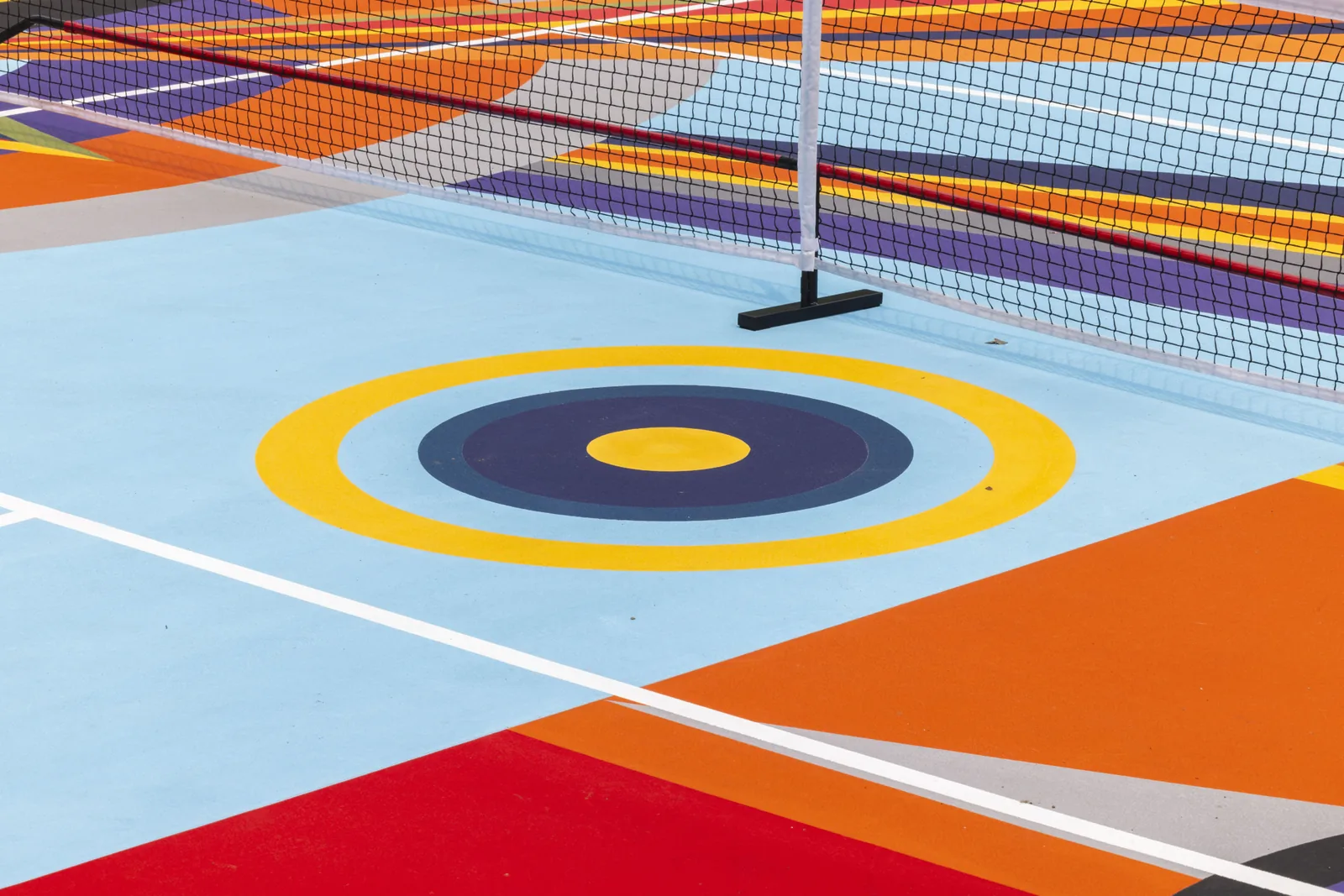 Pickleball Sahaları Sanata Dönüştü: Sharmistha Ray’den Oynanabilir Geometri