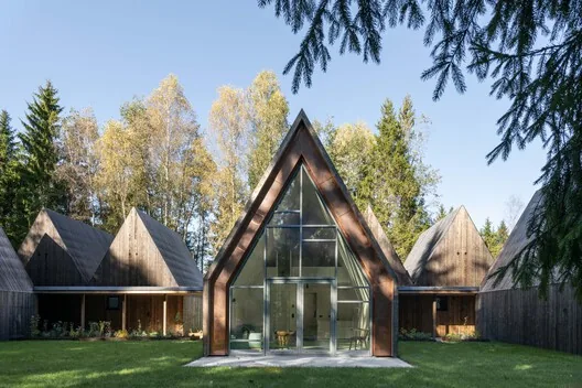 SANCTUM: Litvanya Ormanında Doğa Terapi Kaçamağı