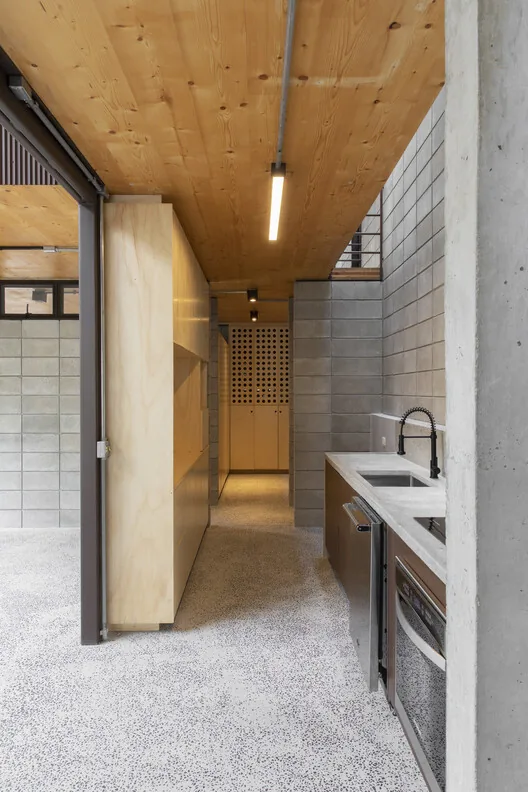 São Paulo’da Prefabrik ve Ahşap ile İnşa Edilmiş 225m² Ev