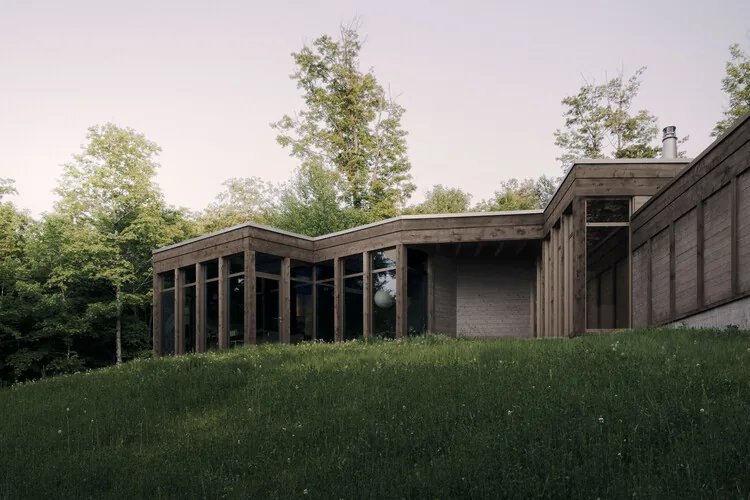 SONO Evi: Atelier Carle’den Manzarayla Dans Eden Beton ve Ahşap
