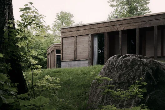SONO Evi: Atelier Carle’den Manzarayla Dans Eden Beton ve Ahşap
