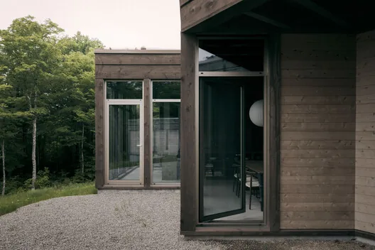 SONO Evi: Atelier Carle’den Manzarayla Dans Eden Beton ve Ahşap