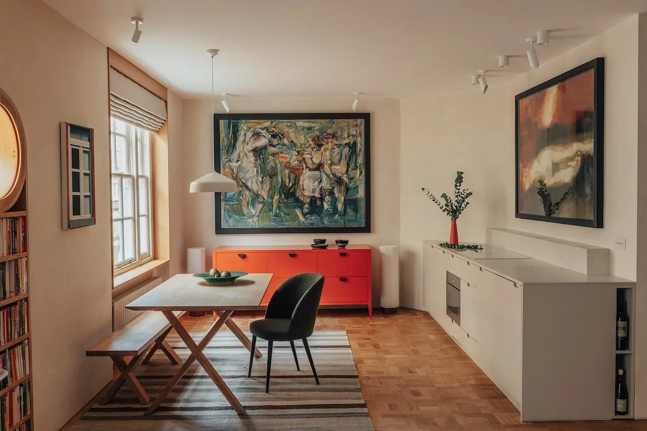 Gizli Mutfak, Sanat Dolu Galeri: Londra'da Bir Daire Dönüşümü
