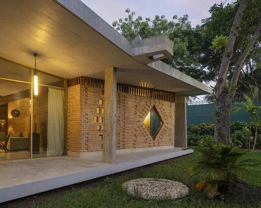 Villa Crocodile: Fildişi Sahili’nde Diplomasi ve Modern Mimari Buluşması