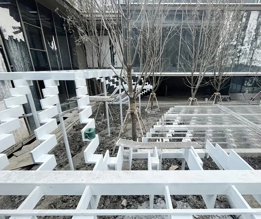Lacy Steps: Şanghay'da Doğayla Dans Eden Merdiven Tasarımı