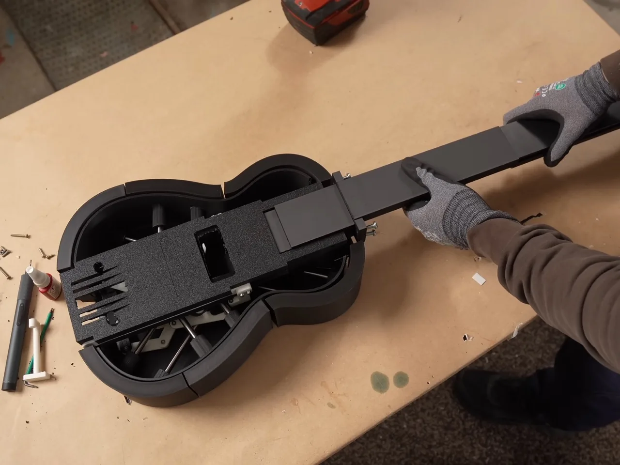2 Saniyede Elektro Gitara Dönüşen 3D Baskı Ukulele
