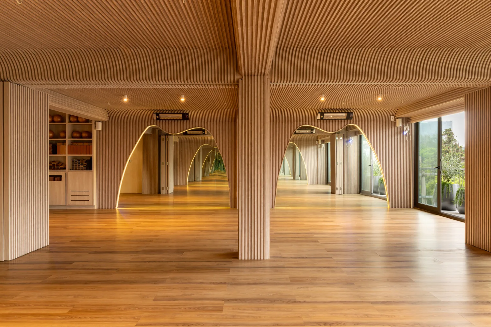 Meksiko'nun Kaosunda Ahşap Bir Sığınak: Align Studio