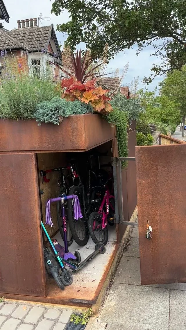 Bisikleti Bahçede Saklayan Pratik Çözüm: BikeBox