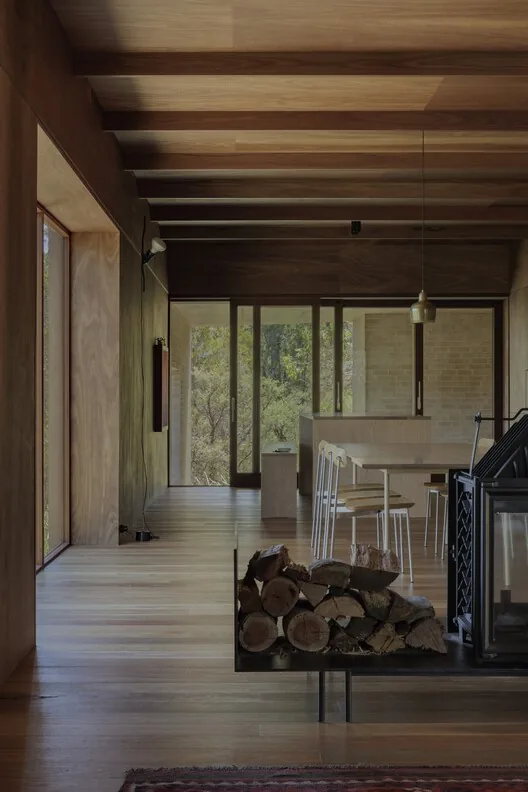 EA House: Uçurum Kenarında Deneysel Bir Aile Evi Tasarımı