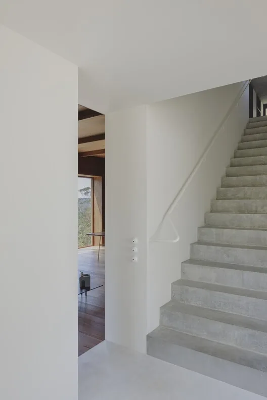 EA House: Uçurum Kenarında Deneysel Bir Aile Evi Tasarımı