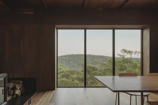 EA House: Uçurum Kenarında Deneysel Bir Aile Evi Tasarımı