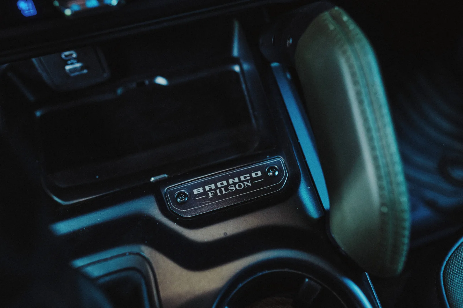 Kromdan Arınmış Lüks: Ford ve Filson Bronco'yu Yeniden Yorumluyor