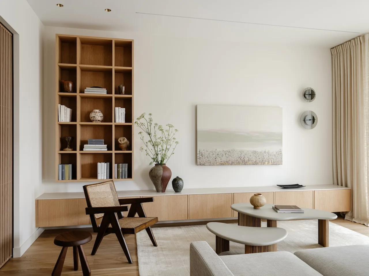 Hanok Esintili Moskova Dairesi: Işık, Esneklik ve Modern Tasarım