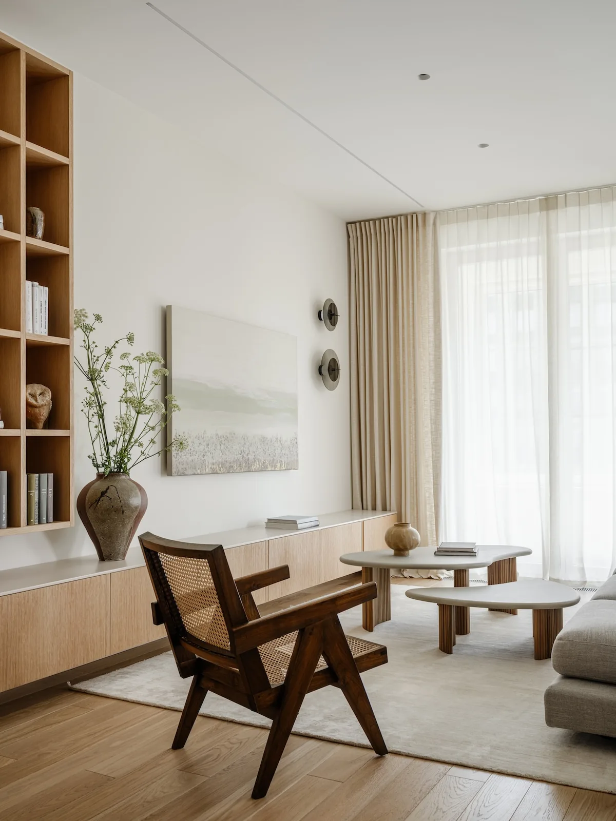 Hanok Esintili Moskova Dairesi: Işık, Esneklik ve Modern Tasarım
