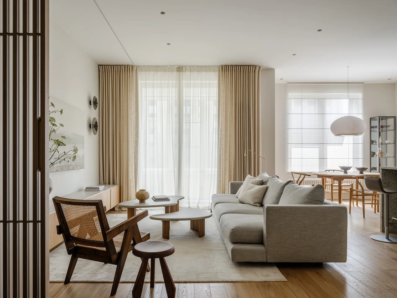Hanok Esintili Moskova Dairesi: Işık, Esneklik ve Modern Tasarım
