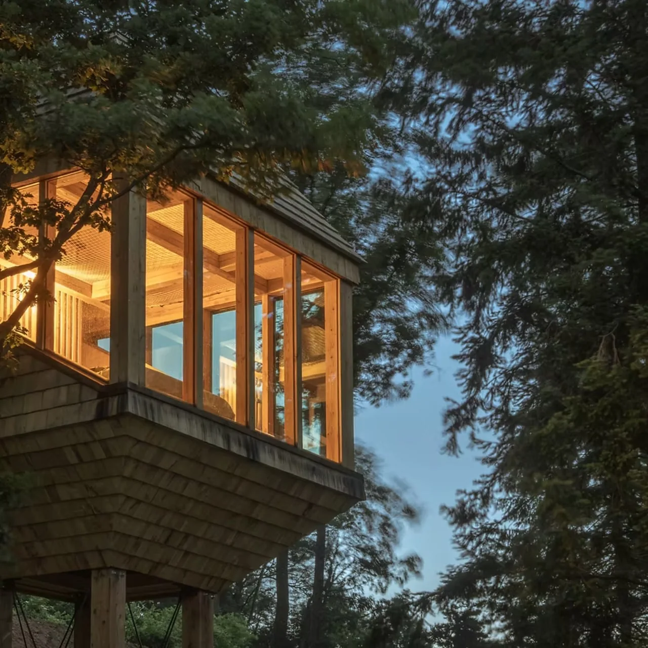 İtalya Alpleri'nde Ahır İlhamlı Ağaç Ev: TreeBOX Deneyimi