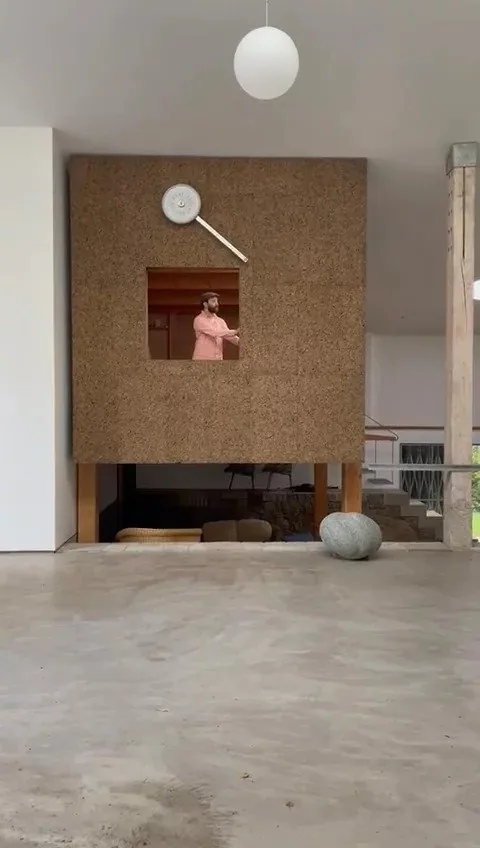 Art Barn'ın Mimari Hünerleri: Kaybolan Balkon ve Dönen Pencere