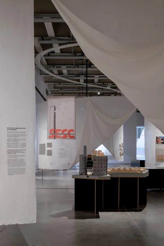 Hayatta Kalma Poetikası: Lina Bo Bardi'nin İlk Çin Sergisi