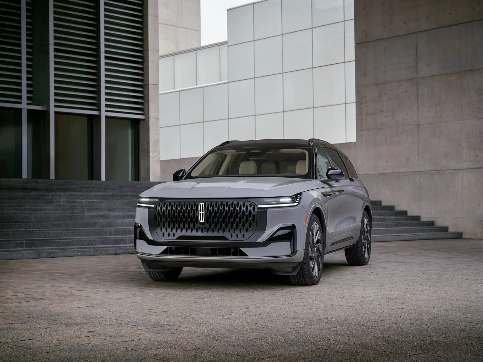 Lincoln Nautilus 2027: Gün Batımı Tonlarında Sessiz Bir Sığınak