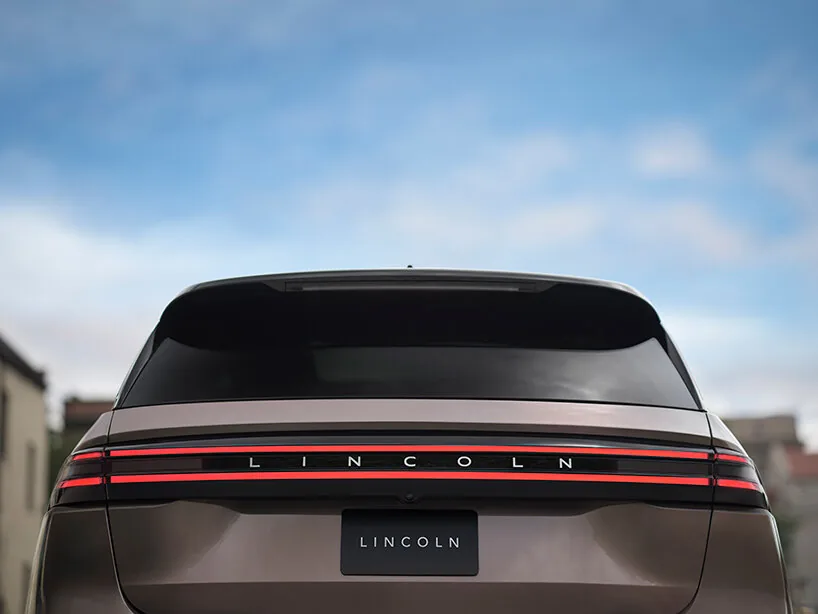 Lincoln Nautilus 2027: Gün Batımı Tonlarında Sessiz Bir Sığınak