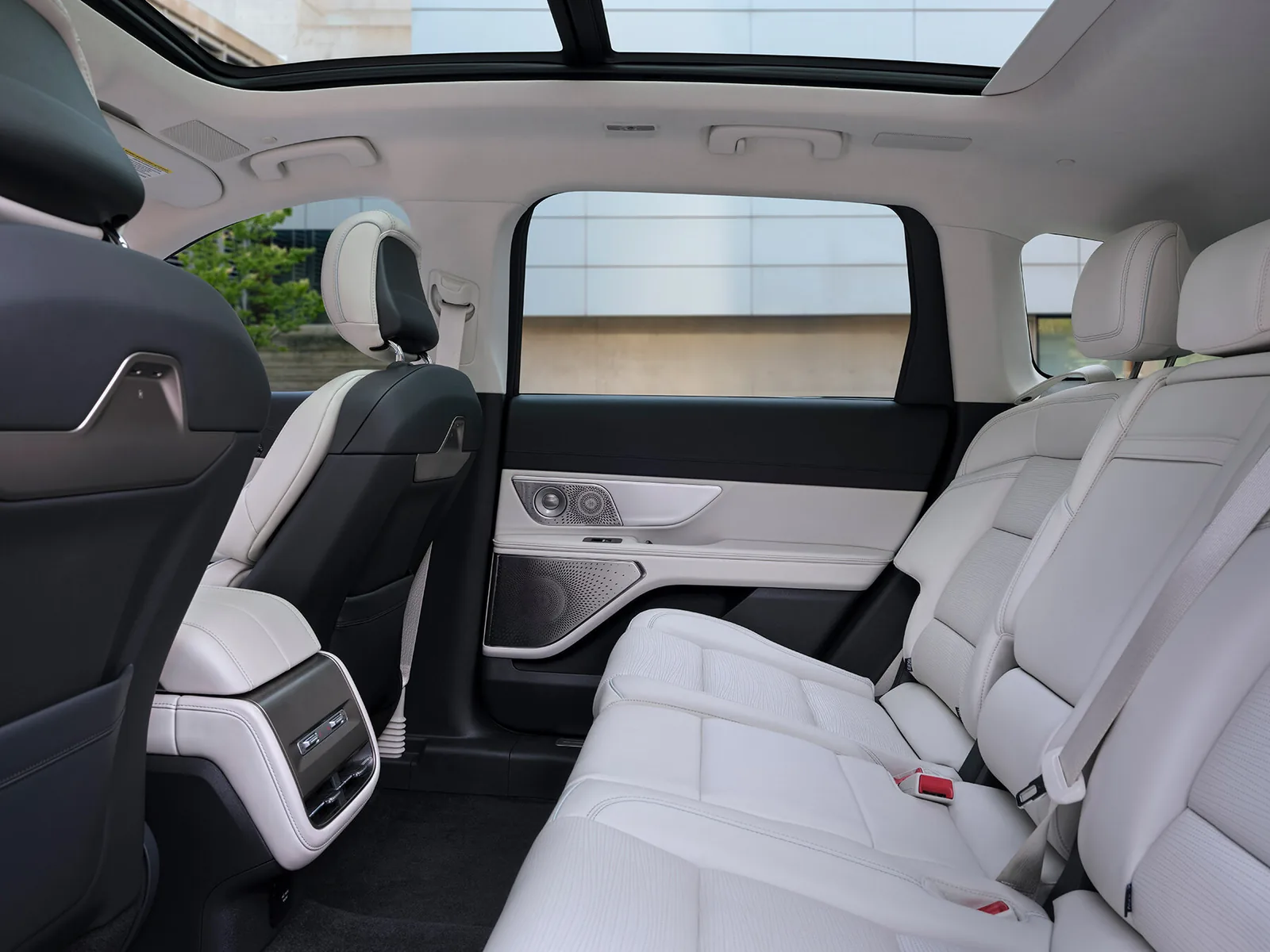 Lincoln Nautilus 2027: Gün Batımı Tonlarında Sessiz Bir Sığınak