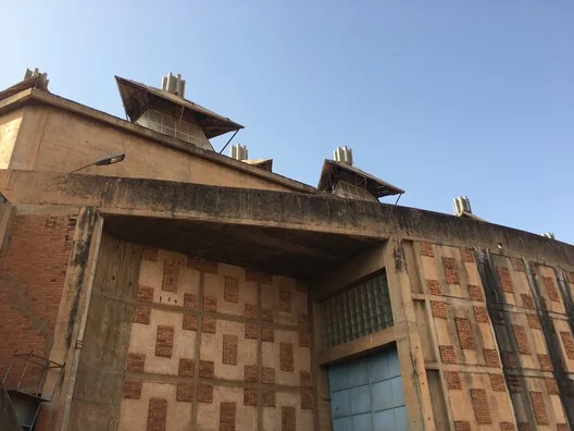Maison du Peuple: Brutalizmi Ulus İnşasına Dönüştürmek