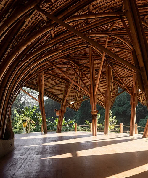 Pablo Luna’dan Bali’de Lotus Formlu Bambu Yoga Köşkü