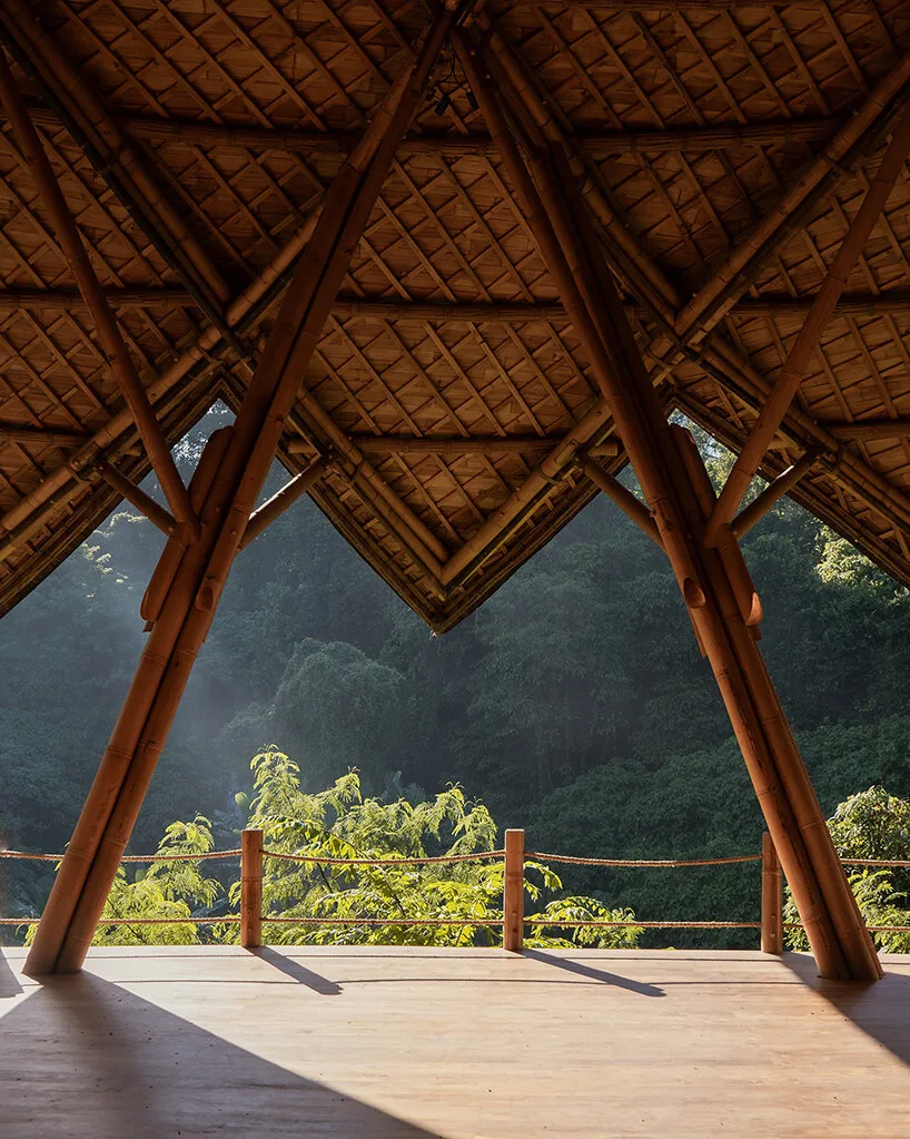 Pablo Luna'dan Bali'deki Lotus Formlu Bambu Yoga Köşkü