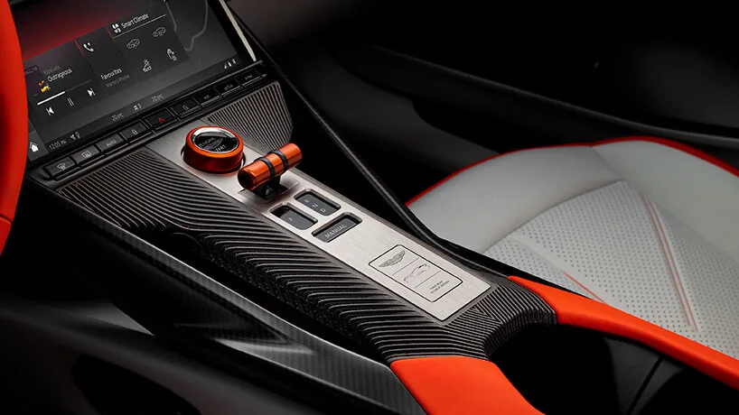 Aston Martin Valen: Renk Değiştiren Süper Otomobil