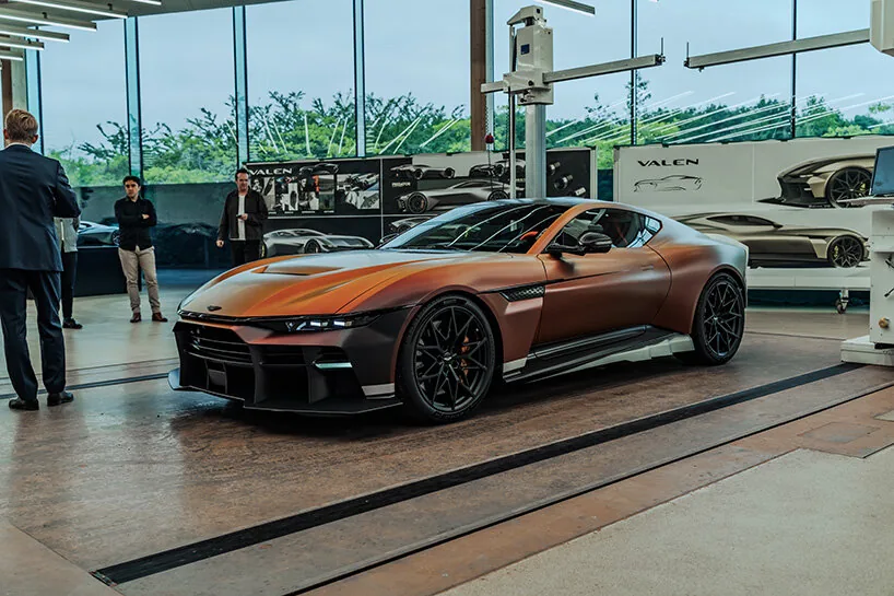 Aston Martin Valen: Renk Değiştiren Süper Otomobil