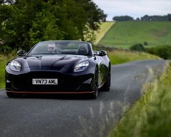 Aston Martin Valen: Renk Değiştiren Süper Otomobil