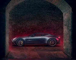 Aston Martin Valen: Renk Değiştiren Süper Otomobil